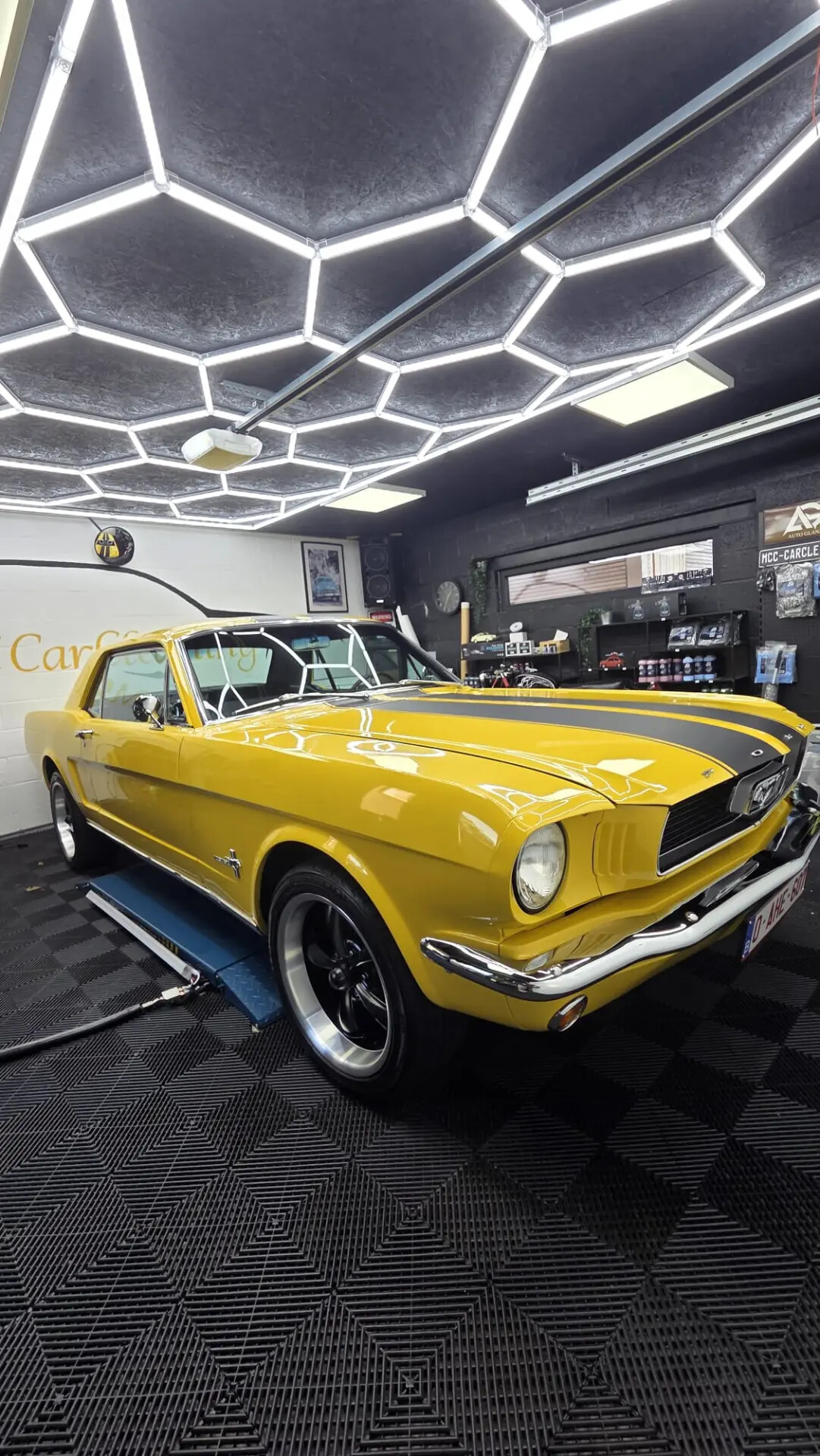 Mustang Fastback — Polijsten door MCC CarCleaning